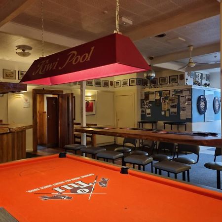 Oasis Bar & Hotel ワイオウル エクステリア 写真