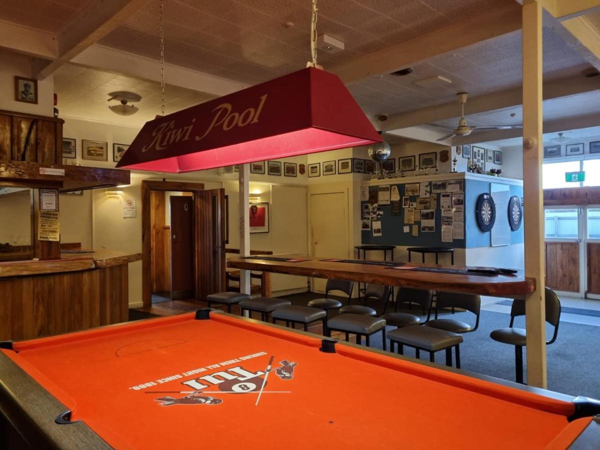 Oasis Bar & Hotel ワイオウル エクステリア 写真