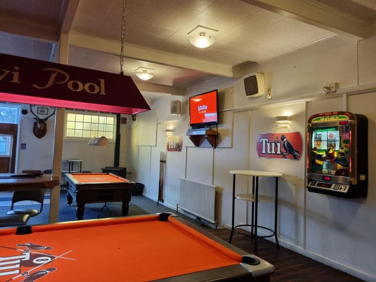 Oasis Bar & Hotel ワイオウル エクステリア 写真