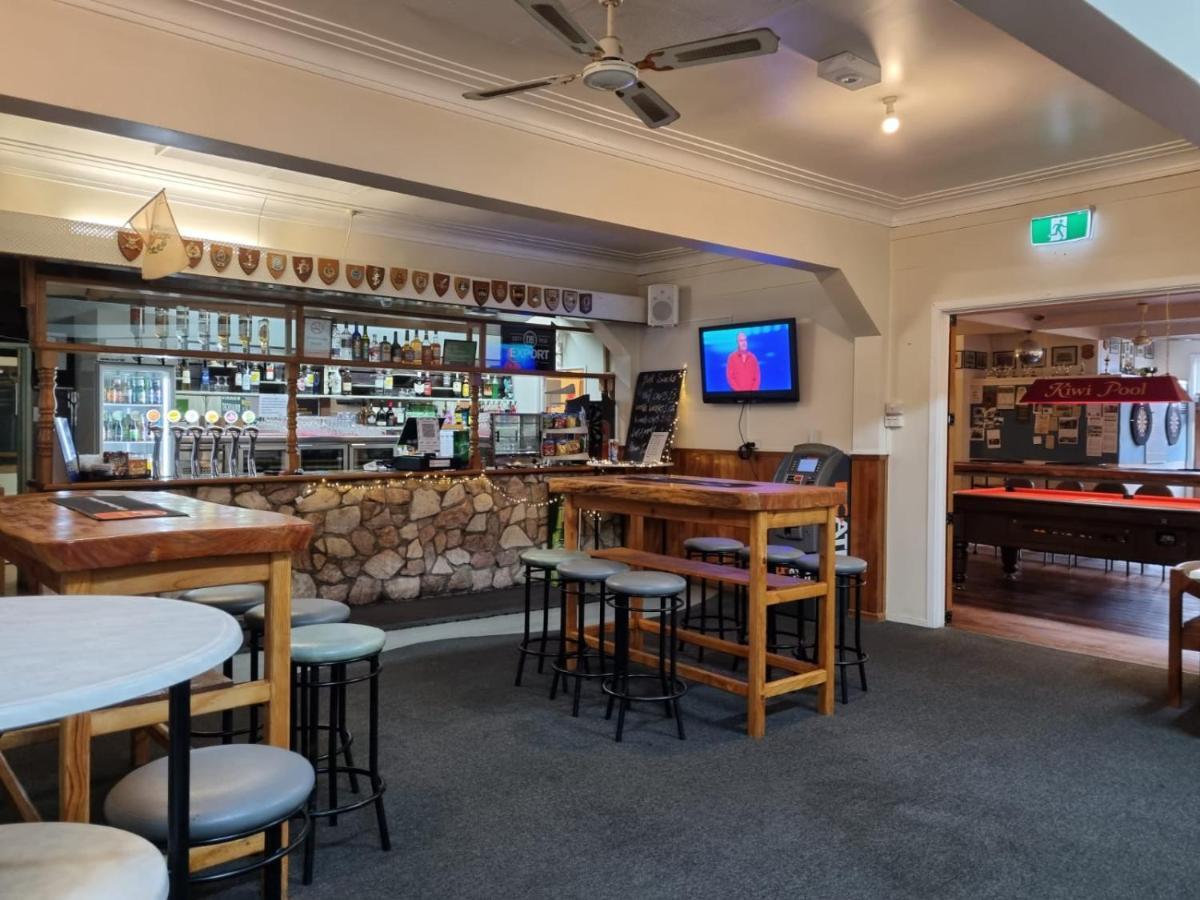 Oasis Bar & Hotel ワイオウル エクステリア 写真